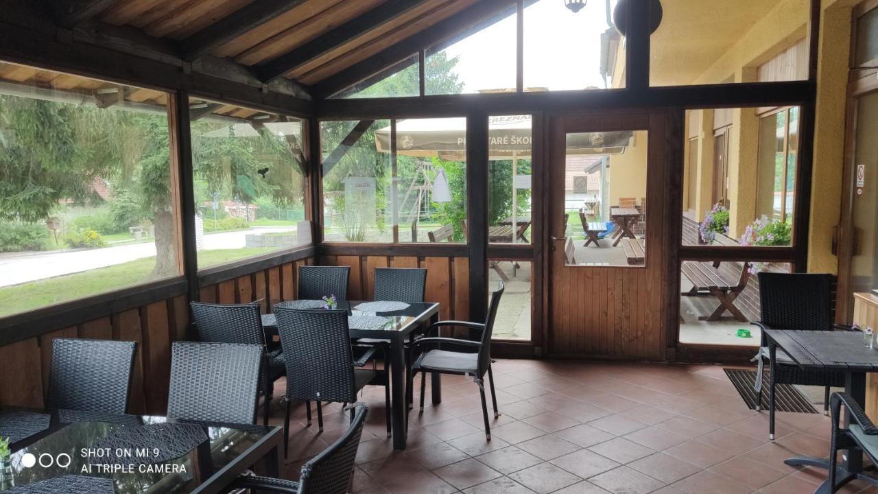 U Certa Hotel Čerčany Exterior foto